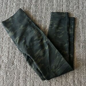 Seamless SPANX green camo leggings